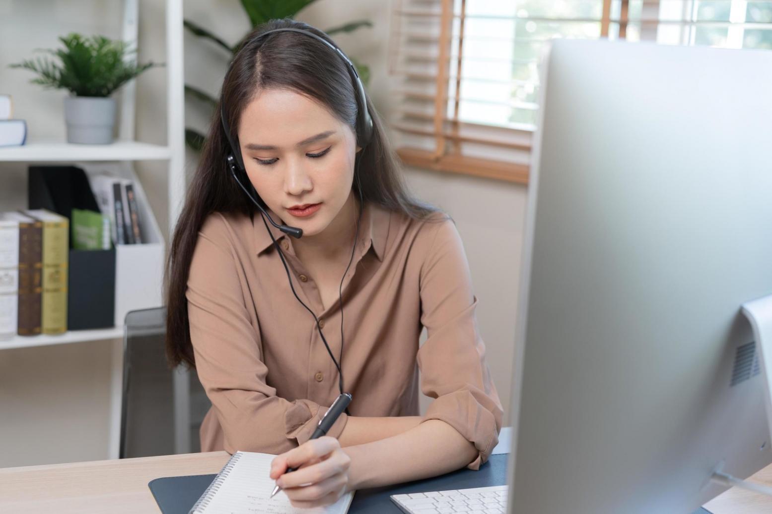 Monitor mostrando dashboard de automatización con métricas de pruebas en tiempo real